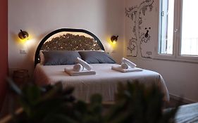 Liotru Maisonne, Rooms With En-Suite Bathroom And Shared Bathroom